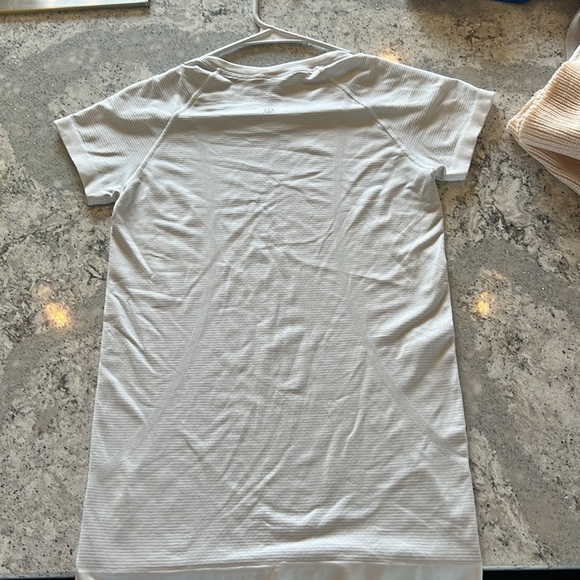 LULULEMON SWIFTLY TECH IN WHITE SIZE 6 - Picture 3 of 4